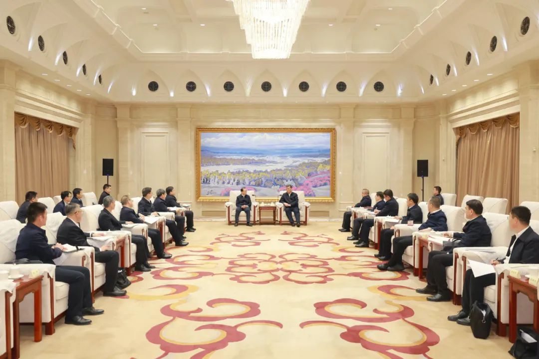 華電集團黨組書記、董事長江毅與新疆維吾爾自治區(qū)主要領導舉行會談