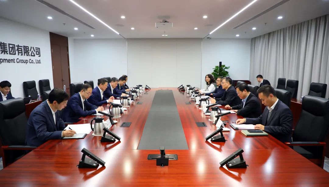中國電氣裝備董事長李洪鳳、總經(jīng)理周群會(huì)見佛山市委書記唐屹峰