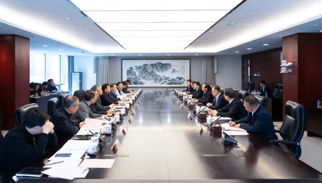 華電集團(tuán)董事長、黨組書記江毅與北京市政府黨組成員、副市長文獻(xiàn)舉行會談
