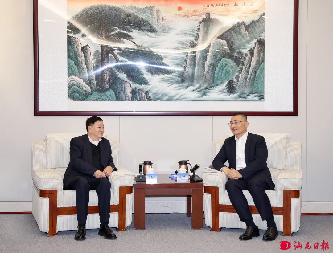 中廣核集團(tuán)黨委書記、董事長楊長利與汕尾市委書記逯峰、市長鄭海濤會談