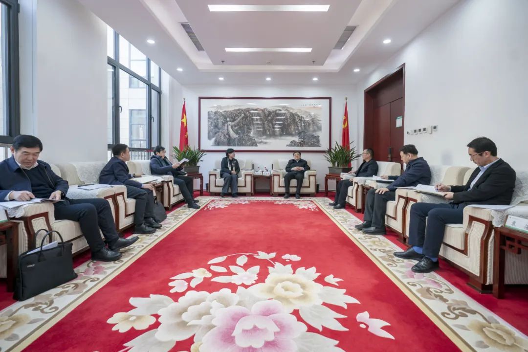 內(nèi)蒙古電力集團(tuán)與包頭市政府、中國(guó)二冶集團(tuán)、中國(guó)能建華北院和陜西院交流座談