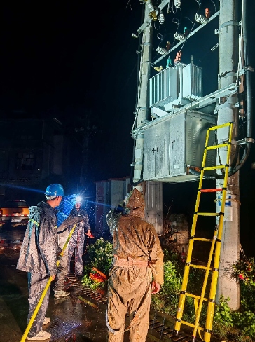 湖北通城：驚雷過后，150戶停電無(wú)訴求
